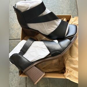 FRYE AND CO. Roxy sandals